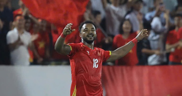 Xuân Son thị uy sức mạnh, lập cú đúp 