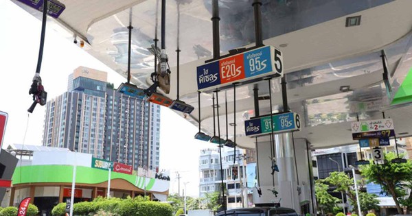 Láng giềng Việt Nam ghi nhận giá xăng cao kỷ lục