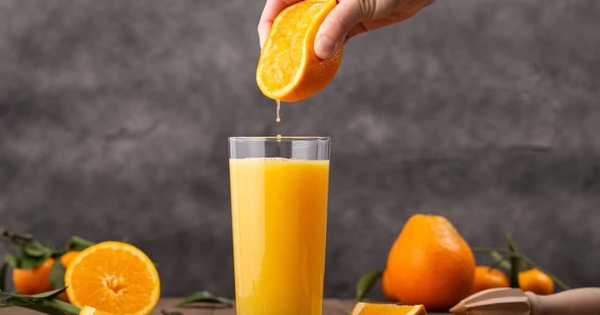Cách uống nước cam đúng cách để không gây hại