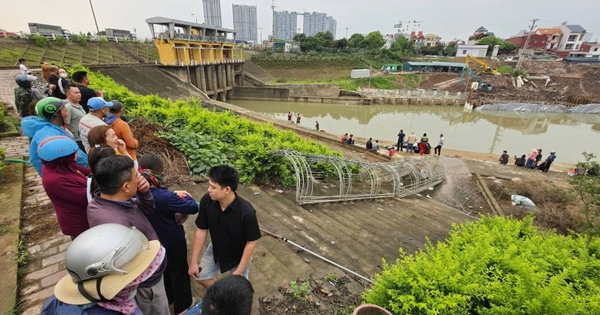 Hiện trường trong đêm tìm kiếm 3 mẹ con nghi nhảy sông Hồng ở Hưng Yên