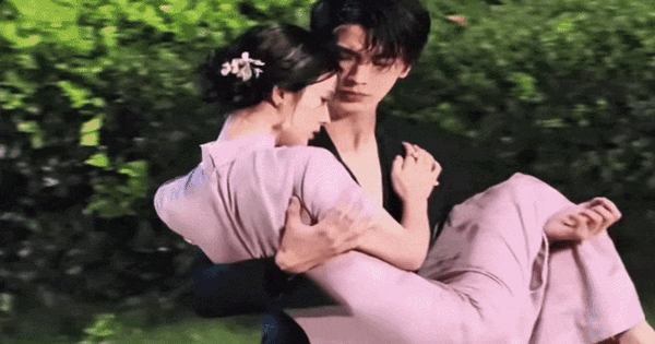 Chiếc váy bó chịt, mỏng dính khiến Vương Sở Nhiên bị chê cười khắp MXH