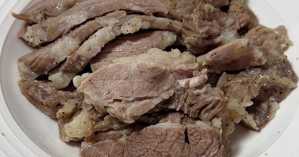 Sau 30 năm ăn thịt, tôi phát hiện ra luộc thịt kiểu này là ngon nhất: Thịt không tanh hay khô, ít mỡ lại tốt sức khỏe