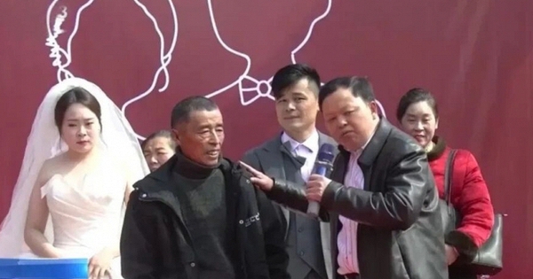 Bố vợ trả lại 700 triệu đồng sính lễ ngay trong đám cưới, chú rể đem tiền làm 1 việc khiến nhiều người bất ngờ