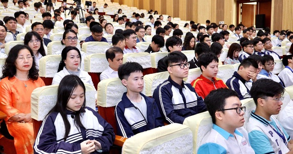 37 học sinh Việt Nam vào đội tuyển thi Olympic khu vực và quốc tế năm 2026