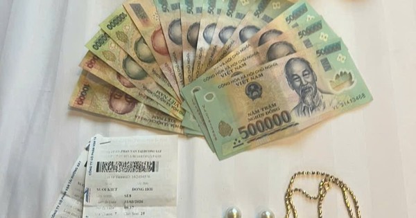 Phát hiện hàng loạt tờ tiền có mệnh giá từ 500K-10K, dây chuyền vàng bị bỏ lại trên chuyến tàu Bắc - Nam