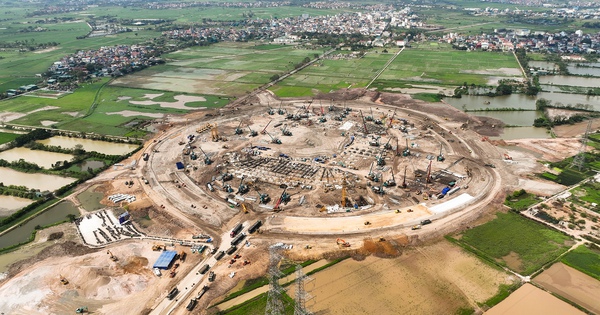 Điều gì đang diễn ra bên trong đại công trường sân vận động 135.000 chỗ lớn nhất thế giới ở Hà Nội?