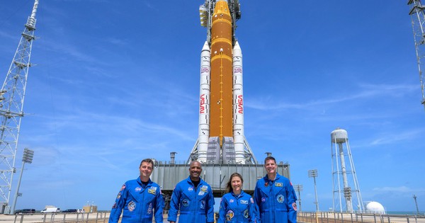 Hôm nay, con người sẽ quay trở lại Mặt trăng lần đầu tiên sau hơn 50 năm