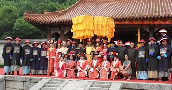 Nhà Thanh sụp đổ, 800 thành viên hoàng tộc bỗng 