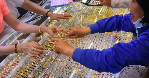 Giá vàng hôm nay, 10-4: Bật tăng trở lại sau phiên lao dốc