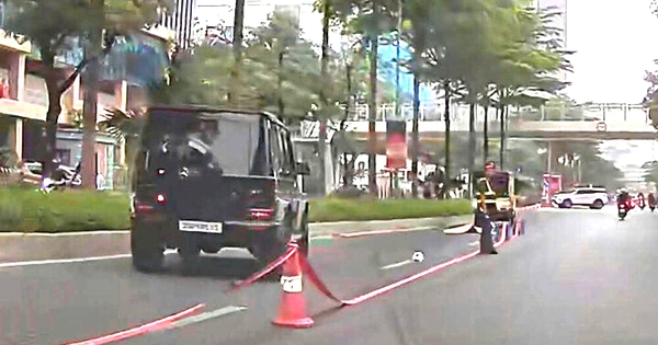 Ô tô Mercedes G63 tông cụ ông đi bộ sang đường tử vong ở Hà Nội