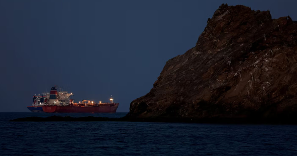 Eo biển Hormuz lại tê liệt, lưu lượng giảm kỷ lục 95%, Iran ra cảnh báo