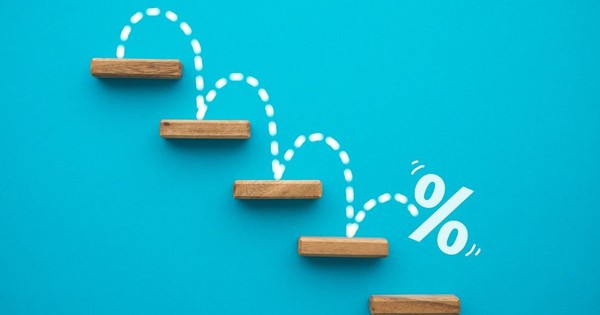 Vì sao ý tưởng “gấp đôi tài khoản sau 10 năm” từ lãi kép gửi tiết kiệm là rất khó?