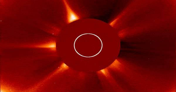 “Kỳ quan không đầu” phát nổ trên bầu trời Trái Đất