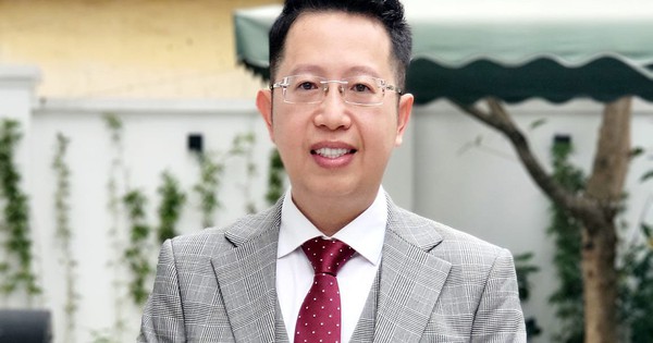 Việt Khuê - con trai nhà Toán học nổi tiếng Việt Nam: Cưới cô đồng nghiệp ở VTV, sống trong căn biệt thự bề thế