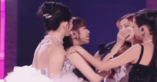 Trang Pháp thua trắng ở Tỷ Tỷ, đang khóc nức nở thì nhận 1 câu từ thành viên bị loại