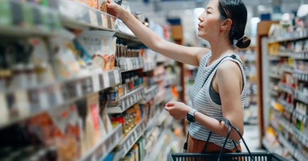 Lạm phát đeo bám, người dân ở quốc gia giàu nhất thế giới không dám tập gym, làm nail, phải sống nhờ cậy thẻ tín dụng