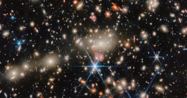 Ba vật thể hơn 12 tỉ năm tuổi hiện hình giữa trời