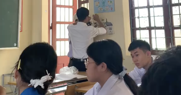 Lớp hỏng quạt giữa cái nắng 37 độ C, hành động của thầy giáo dạy Lý sau đó khiến trò phải cắt clip khoe ngay lên mạng