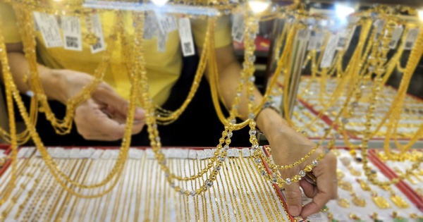 Giá vàng hôm nay 12-4: Vàng miếng SJC giảm, ngược dòng giá thế giới