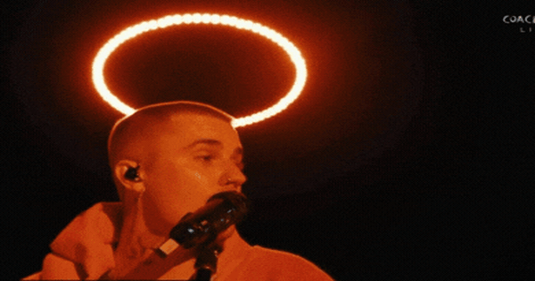 Justin Bieber và Hailey Bieber thế này ai dám đồn ly hôn: Hát 1 câu phong luôn vợ thành “đệ nhất phu nhân Coachella”