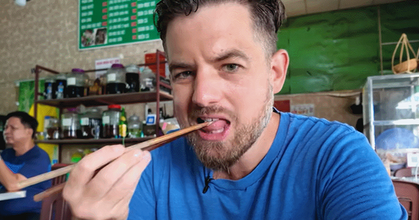 Vừa vào quán ăn Việt Nam đã đòi xin 