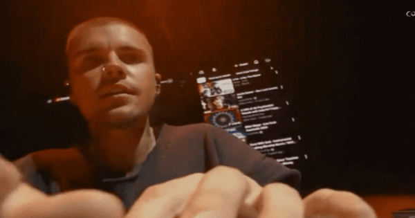 Bật nhạc YouTube hát karaoke tại Coachella, điều không ai cấm nhưng chỉ Justin Bieber mới dám làm