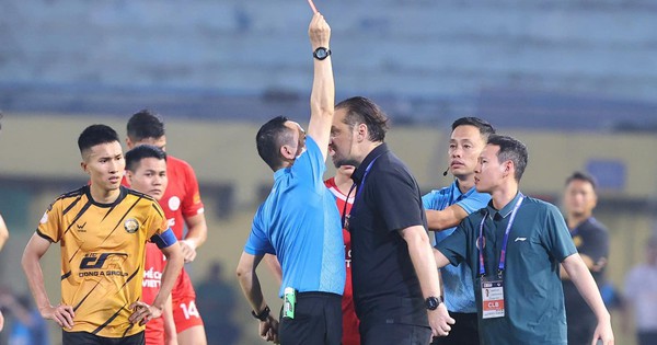 HLV Popov bị cấm chỉ đạo 4 trận, phạt 20 triệu đồng vì phản ứng quá khích ở V.League