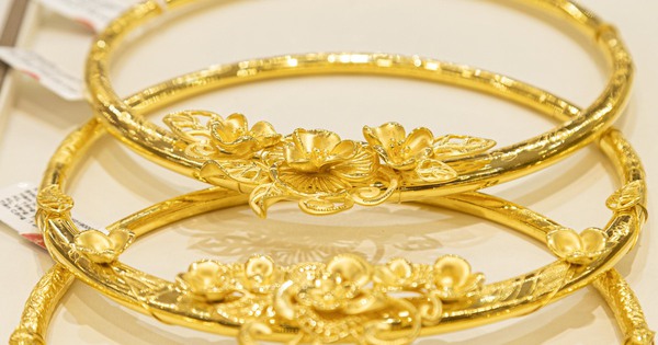 Giá vàng hôm nay 14/4: Tăng 'bốc đầu' hơn 100 USD/ounce