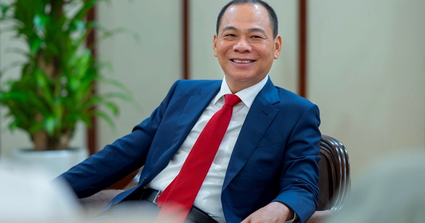 Tỷ phú Phạm Nhật Vượng trước khi có Vingroup: Du học sinh đi buôn áo gió và cái duyên thành “vua mì gói” Ukraine