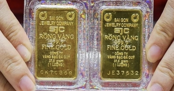 Giá vàng 15/4: Vàng miếng SJC tăng hơn 2,5 triệu đồng/lượng, người 