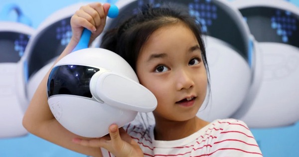 Trí thông minh của một đứa trẻ thì ra có thể được nhận biết qua đôi mắt, nụ cười và đôi tai