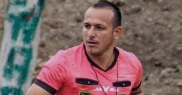 Trọng tài bị bắn chết ngay giữa trận đấu bóng đá gây xôn xao