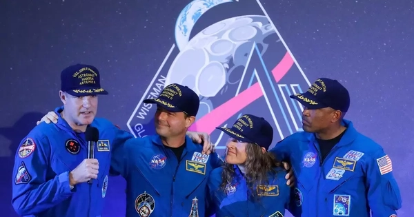 Phi hành gia NASA chia sẻ nỗi sợ khi lao nhanh hơn tên lửa siêu vượt âm