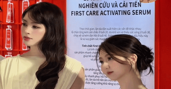 Đứng cạnh Tiểu Vy lùn hơn hẳn 20cm, nhưng tiểu thư này có khuôn mặt đẹp đến mức chẳng cần chiều cao nữa