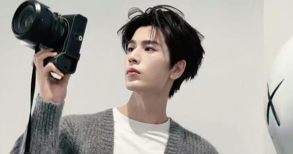 Bức ảnh vạch trần thói phông bạt của Trương Lăng Hách