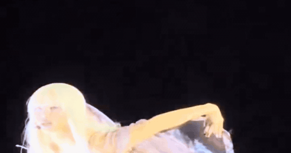 Có thể là xịn nhất Coachella: Lisa vừa diễn Victoria's Secret giữa sa mạc phải không?