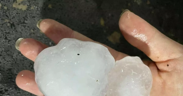 Mưa đá, dông lốc trong đêm ở Thanh Hóa