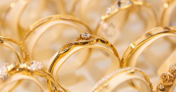 Giá vàng hôm nay 19/4: Đứng vững trên ngưỡng 4.800 USD/ounce