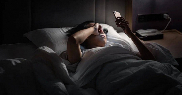 Không phải mê tín, tại sao thức giấc nửa đêm KHÔNG nên nhìn đồng hồ?