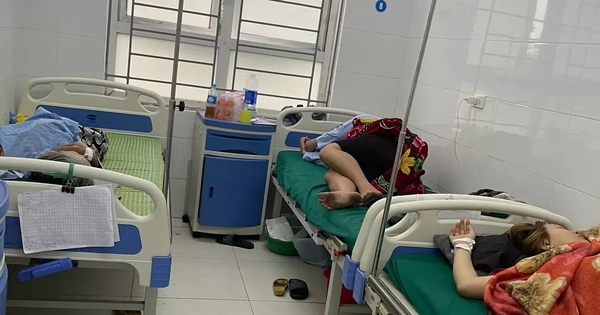 Sức khỏe của hơn 20 người nhập viện nghi ngộ độc bánh mì ở Nghệ An