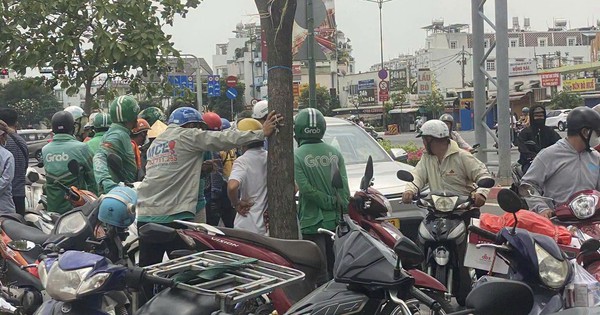 TP.HCM: Tài xế tử vong trong xe ô tô đậu trên đại lộ Phạm Văn Đồng