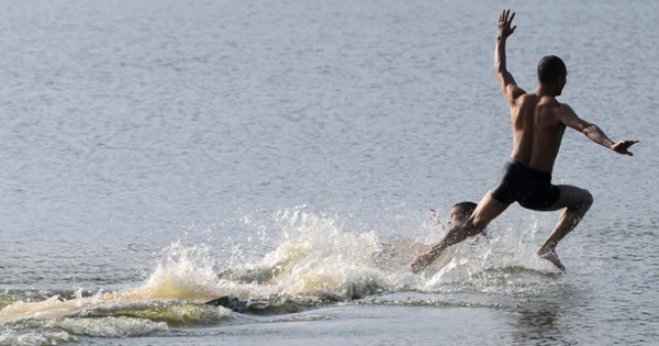 Kỳ tích khó tin: Cao thủ Thiếu Lâm chạy liên tục 125 mét trên mặt nước