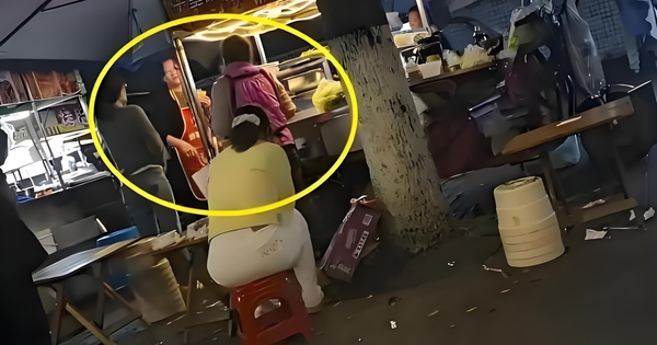 Nữ sinh lớp 12 mượn điện thoại của chủ quán quen vào phòng thi quay cóp rồi bị bắt: Phụ huynh ép người cho mượn quỳ lạy xin lỗi