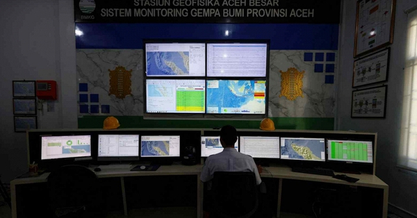 NÓNG: Động đất 7,8 độ richter ngoài khơi Indonesia, cảnh báo sóng thần ở hàng loạt nước