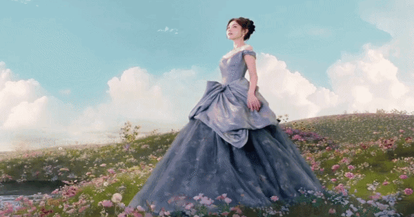 Sống mấy chục năm chưa thấy ai trang điểm lố cỡ này: Phấn son lòe loẹt 