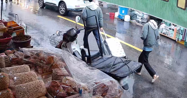 CCTV công bố hình ảnh rõ nét về hành vi của con gái và con rể trong vụ vali dưới sông