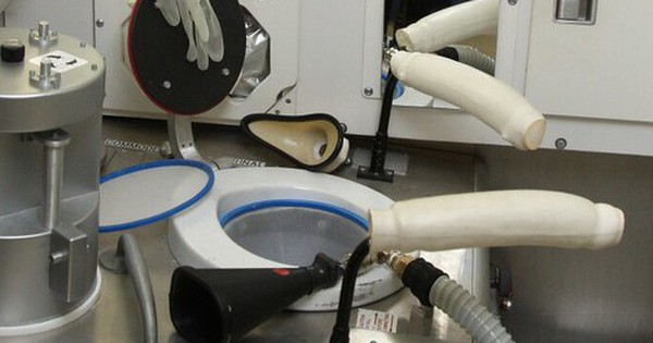 Các phi hành gia đi vệ sinh như thế nào trên tàu vũ trụ? Không giống như bạn nghĩ