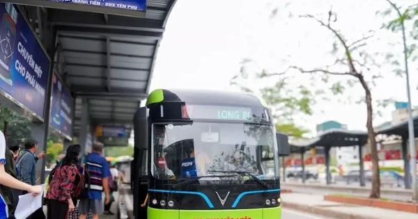 Sắp 'xanh hóa' hơn 40% xe buýt Hà Nội