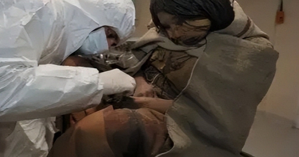 Cô bé 13 tuổi bị đóng băng hơn 500 năm, khi được phát hiện vẫn như đang ngủ: Bác sĩ nói cô bé rất nguy hiểm