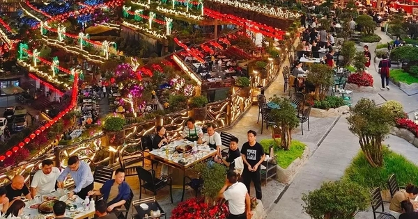 'Đột nhập' nhà hàng lẩu lớn nhất thế giới